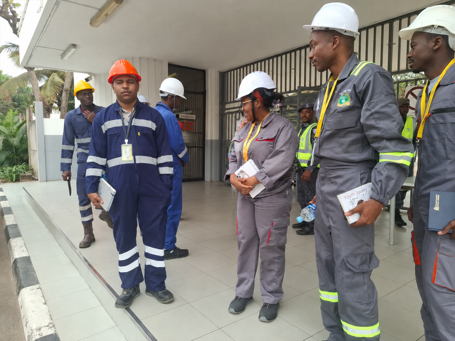 Estudantes de Engenharia Mec&acirc;nica do ISPTEC realizam visita de estudo &agrave; Refinaria de Luanda