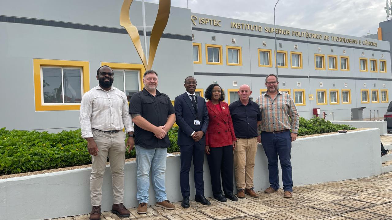 DELEGA&Ccedil;&Atilde;O DA EXPRO VISITA O ISPTEC PARA REFOR&Ccedil;O DA COOPERA&Ccedil;&Atilde;O ACAD&Eacute;MICA E PROFISSIONAL
