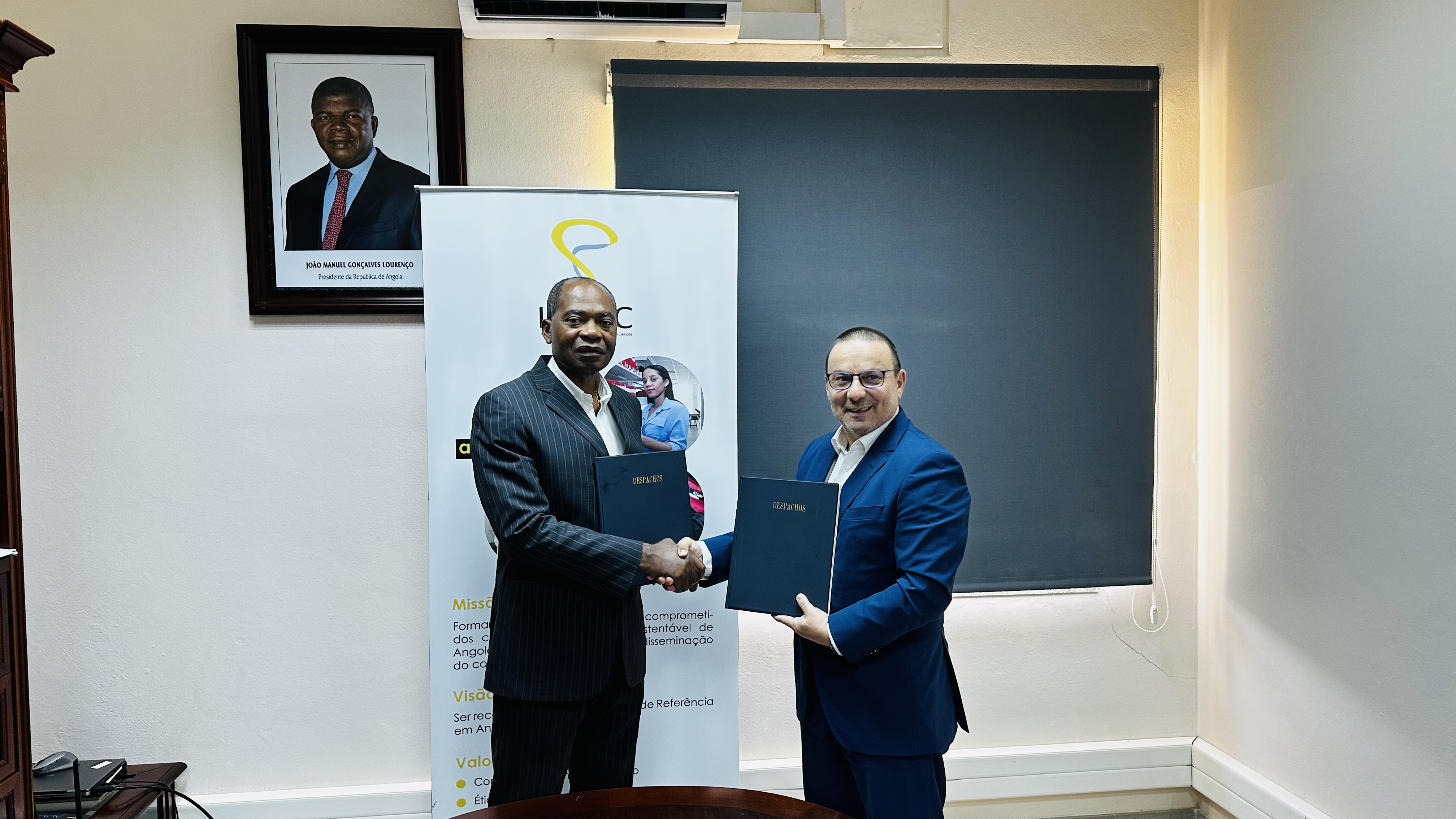 ISPTEC E EY (ERNST E YOUNG) ANGOLA ASSINAM ACORDO DE COOPERA&Ccedil;&Atilde;O INSTITUCIONAL